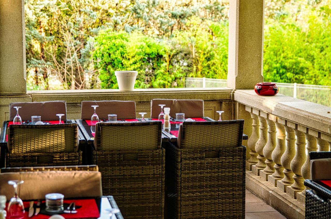 Hotel Restaurant Le Colombier Remoulins Kültér fotó