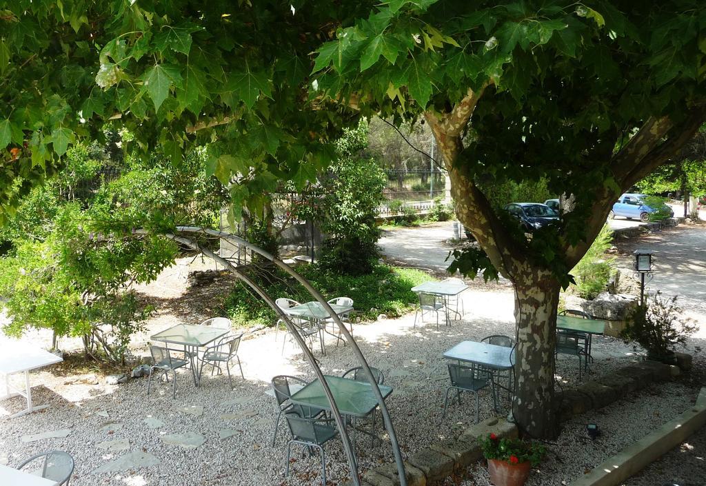 Hotel Restaurant Le Colombier Remoulins Kültér fotó