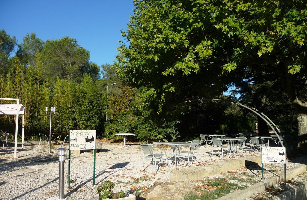 Hotel Restaurant Le Colombier Remoulins Kültér fotó