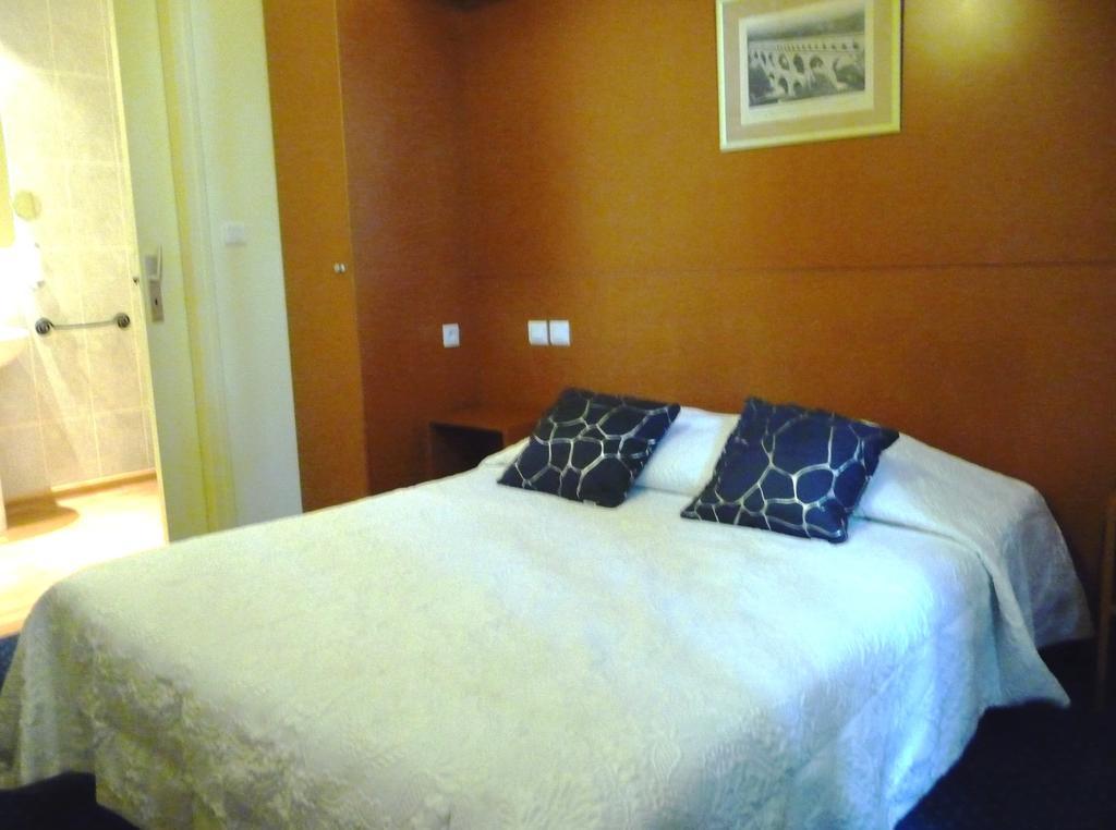 Hotel Restaurant Le Colombier Remoulins Kültér fotó